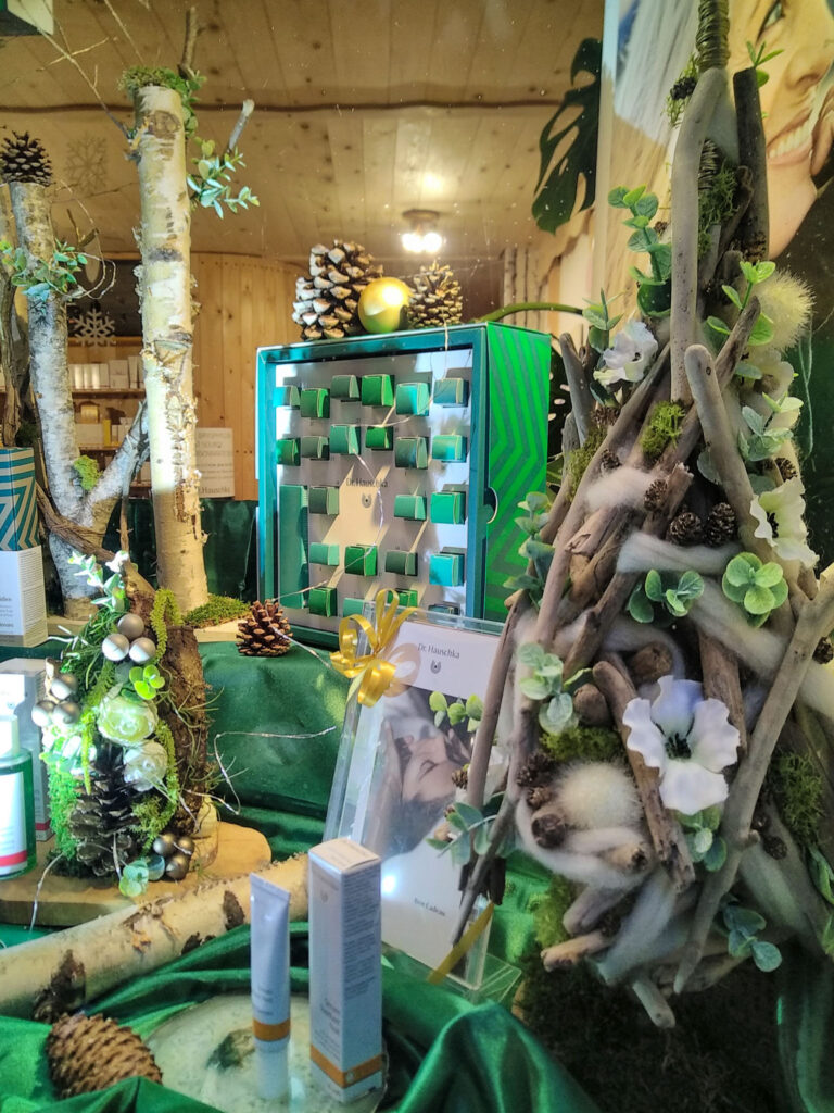 Les fées du bien-être vous attendent pour vous refaire une beauté et vous relaxer au 28 Rue François Mansard, à Ax-les-Thermes. Pour Noël, offrez un bon cadeau ou des produits (on peut vous les envoyer par la poste !).
Féériquement vôtre, l'équipe des fées du bien-être